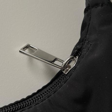 Asos malá čierna nylonová kabelka na plece/rameno, 