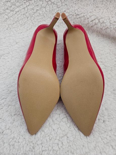 Červené lodičky, 36