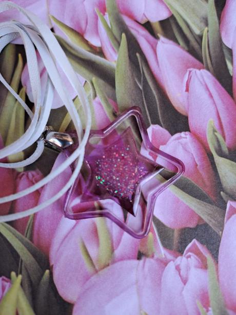 Náhrdelník na koženej šnúrke, 