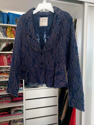 Velmi efektne krajkovane sacko od next v.128, next,128