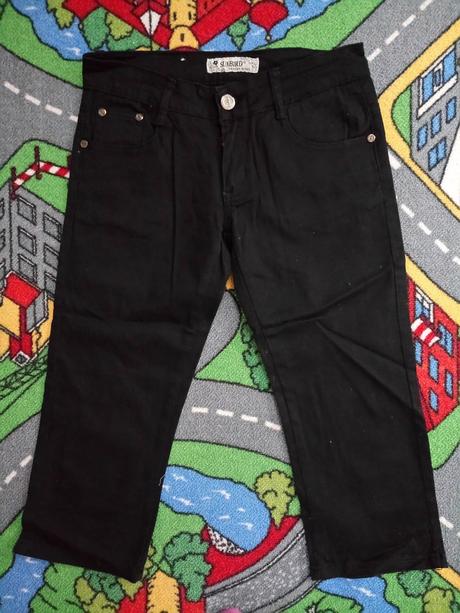 Čierne 3/4 nohavice, 28