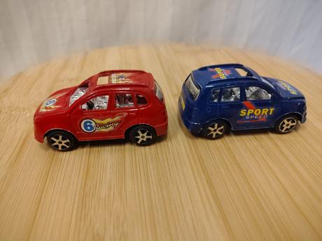 Set 2 ks plastových autíčok suv, modré a červené, 