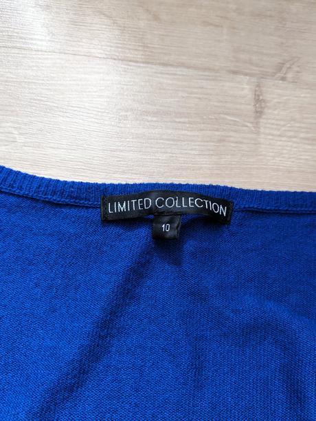 Tmavomodrý svetrík, s