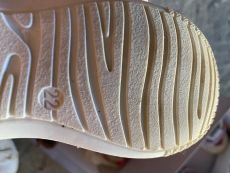 Sandálky, lasocki,22