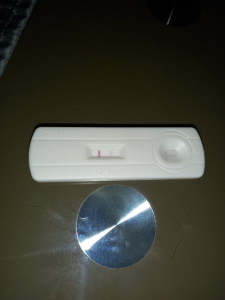 Je tento antigénový test pozitívny?