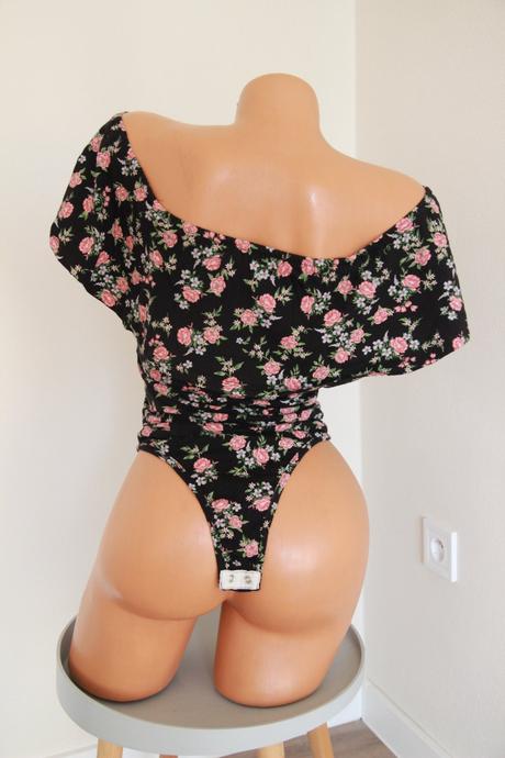 Kvietkovaný bavlnený body top s volánom, s, s