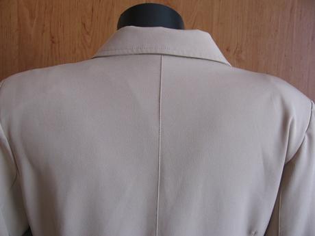 Krémové sako, 40