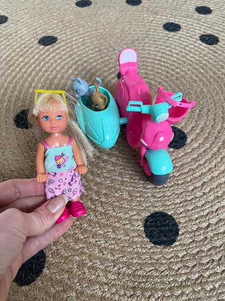 Simba-bábika evi s motorkou, 