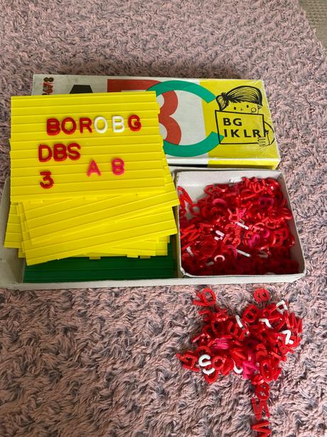 Stará retro skladacia hra skladacia abeceda abc, 