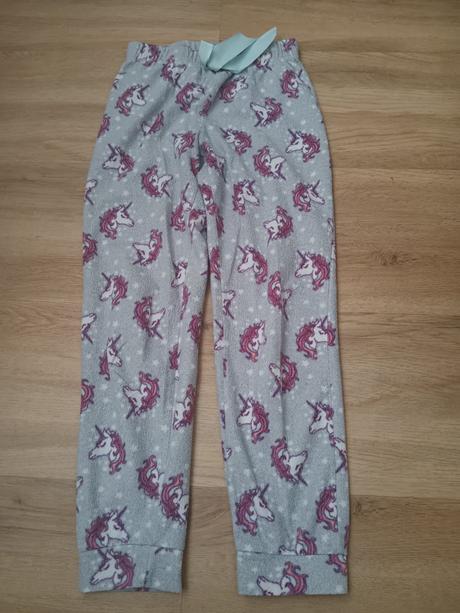 Flysove teplaky, 134