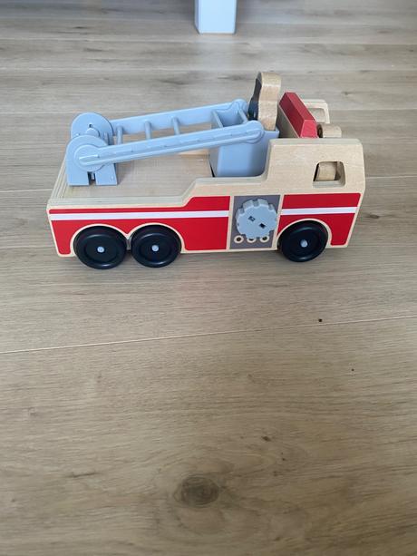 Drevene poziarnicke auto melissa & doug, 