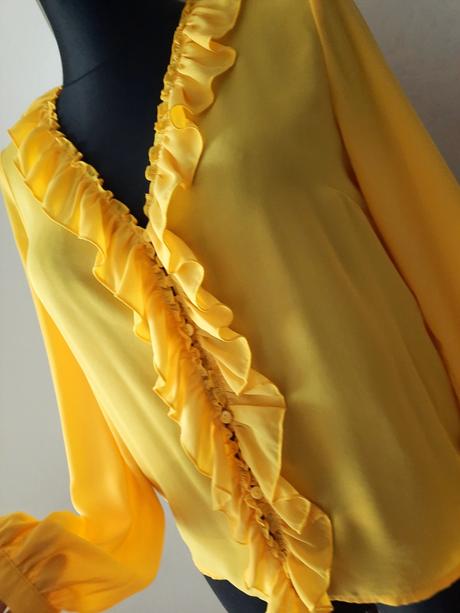 Halenka s volánikom, xs