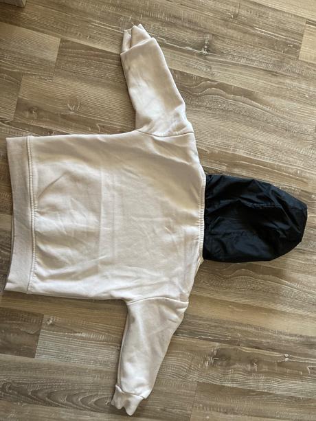 Krásna bekkin mikinka ako nová, 110