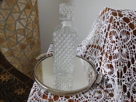 Ručne vybrané  vintage z 80. rokov karafa na alkoh, 