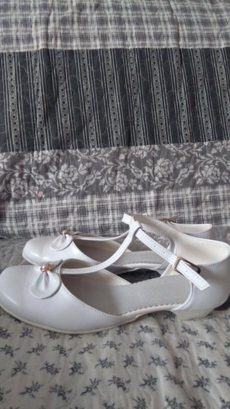 Sandálky na prvé sväté prijímanie, 35