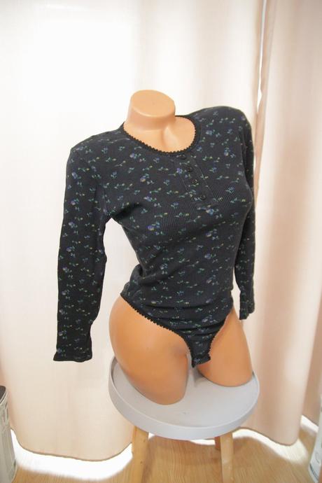 Tmavo modrý kvietkovaný top, m, m