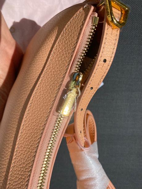 Kožená kabelka coccinelle hobo tvar, coccinelle