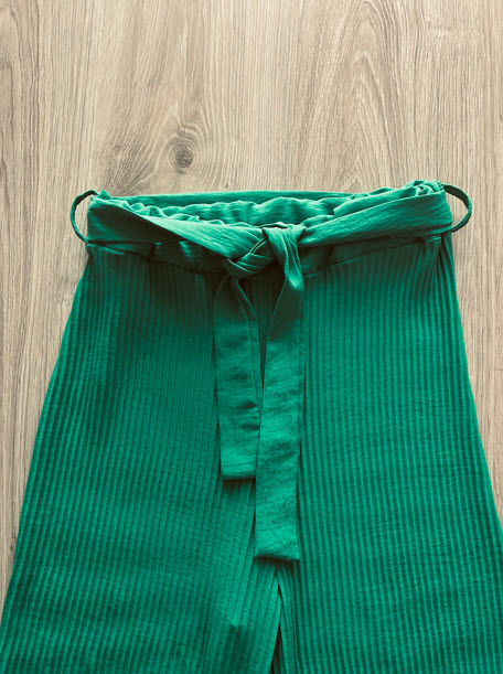 Štýlové plisované nohavice značky green apple,