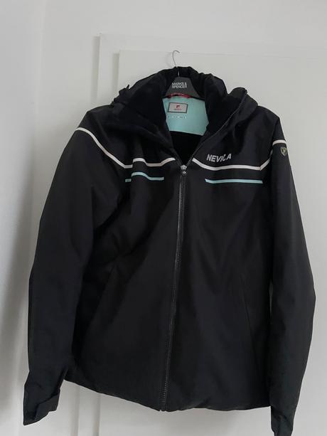 Nevica lyžiarská bunda veľmi kvalitná, 42