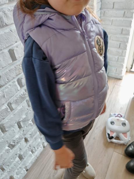 Krásna vesta minnie písaná 104, ale sadne od 92-11, 