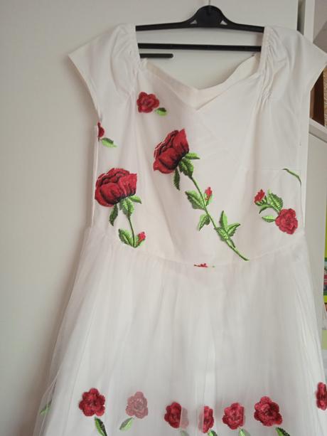 Biele šaty s ružami l, l