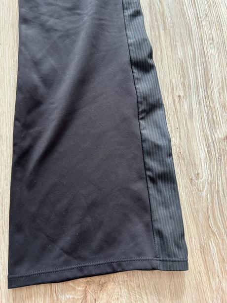 Štýlový športový overal značky oysho, pc 56 eur, s