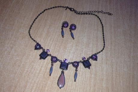 Sada - nahrdelnik a náušnice,