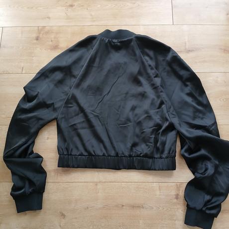 Cropnutá lesklá saténová bundička, pimkie,s