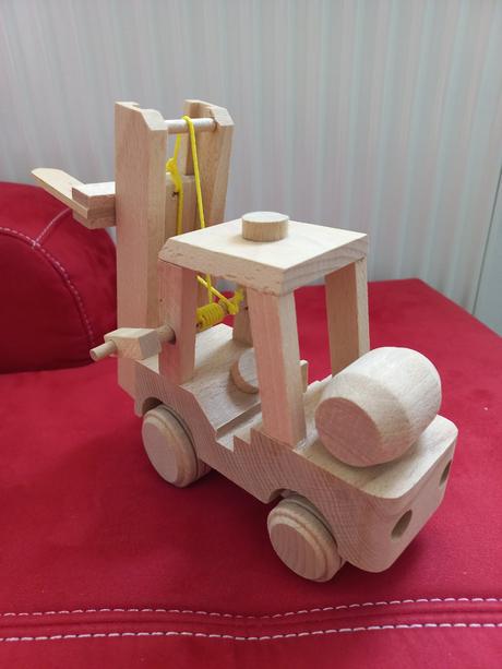 Dreveny vysokozdvizny vozik, 