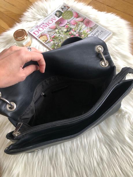 Kabelka reserved, reserved