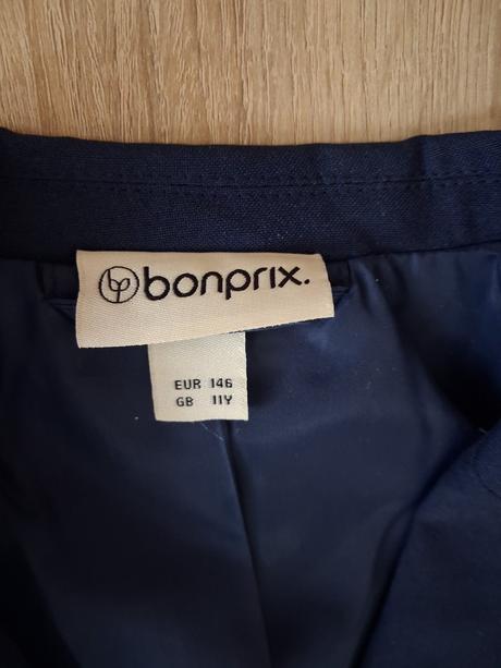 Chlapčenský oblek, 146