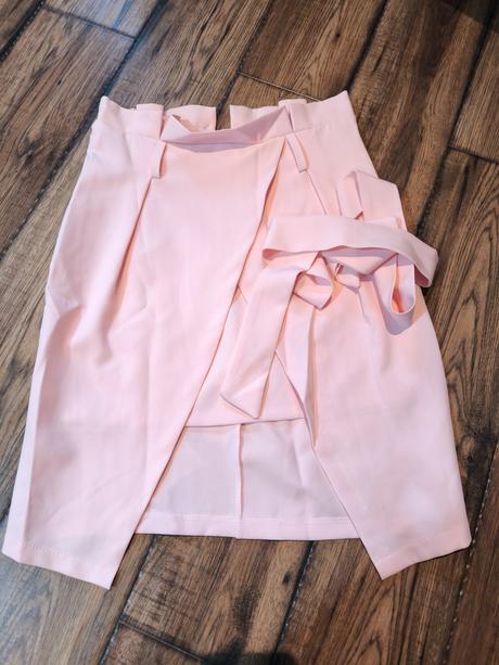 Bledo ružová suknička s opaskom, s