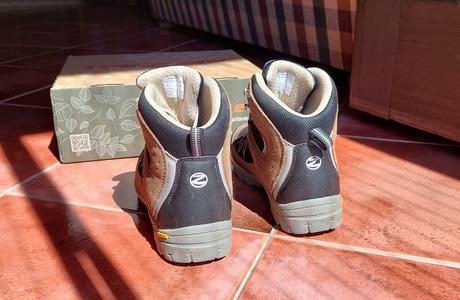 Turistické celoročné topánky, 37