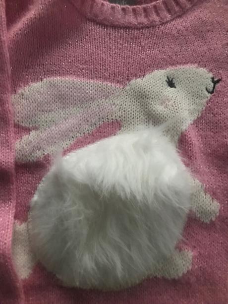 Krásny sveter so zajacom, 104