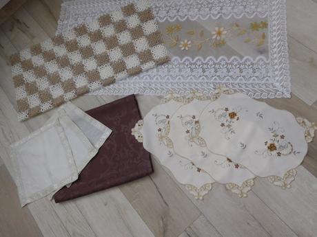 Obrusy krémovo hnedasté, 