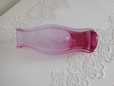 Alexnadritové hútni sklo s růži výška 27,5 cm, 