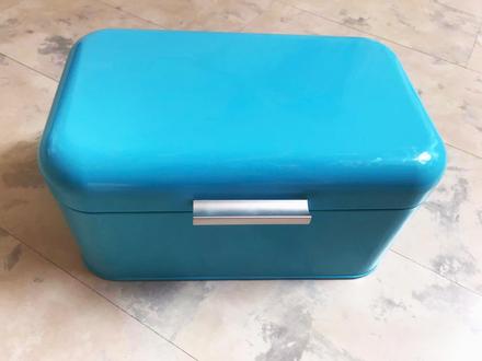 Plechový box,