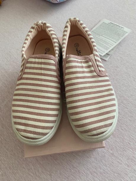 Tramky pre dievca, nelli blu,35