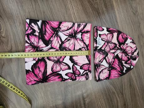 Čiapka a nakrčník, 98