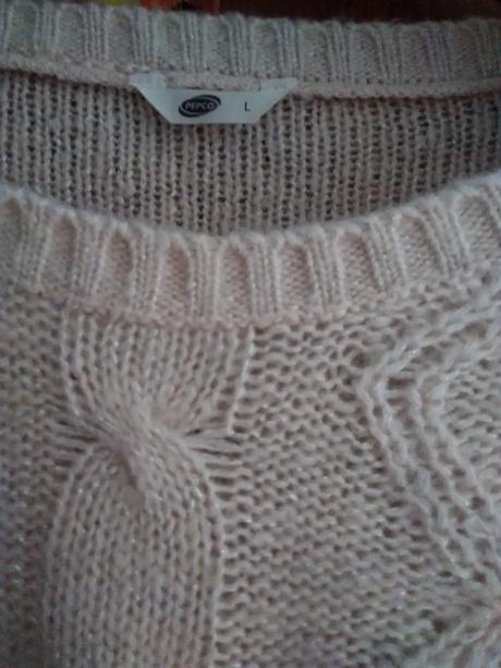 Elegantný pudrovo ružový pulóver s jemnym lurexom, m