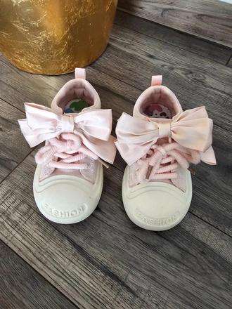 Tenisky s mašličkou, 30