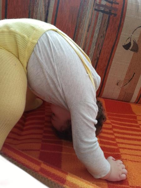 Ročný chlapček sám nechodí