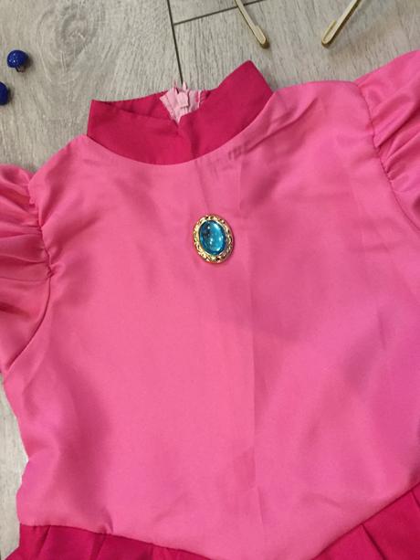 Kostym princezná peach super mario 7-9 rokov,