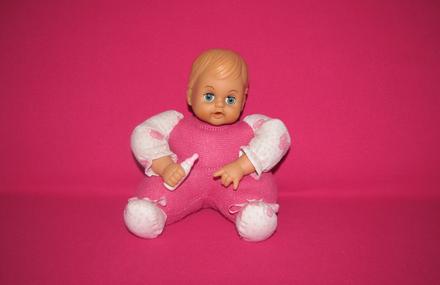 Retro bábika s fľaškou,