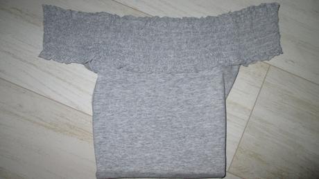 Šedý top s lodičkovým riaseným výstrihom, h&m,m