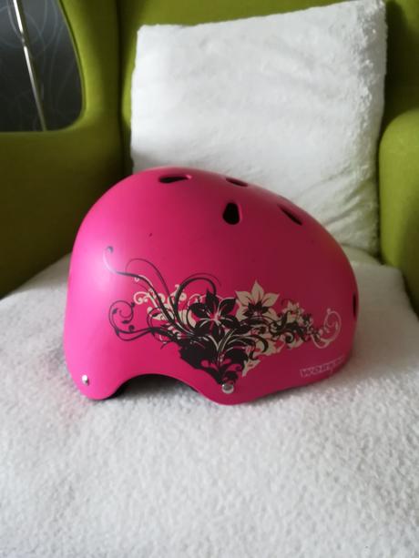 Prilba na korčuľovanie, s