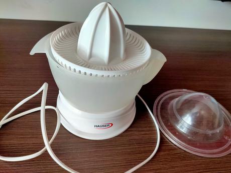 Elektrický lis na citrusové ovocie, 