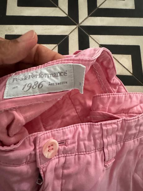 Peak performance sortky dámske vs, s