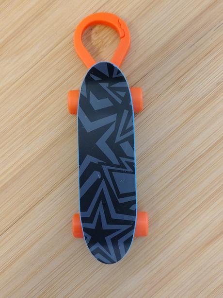 Zberateľský happy meal skateboard hot wheels 2023, 