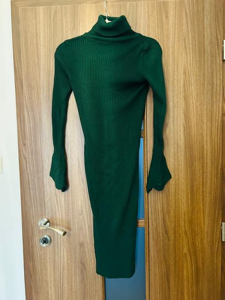 Krásne vrúbkované teplé šaty značky trendyol, s